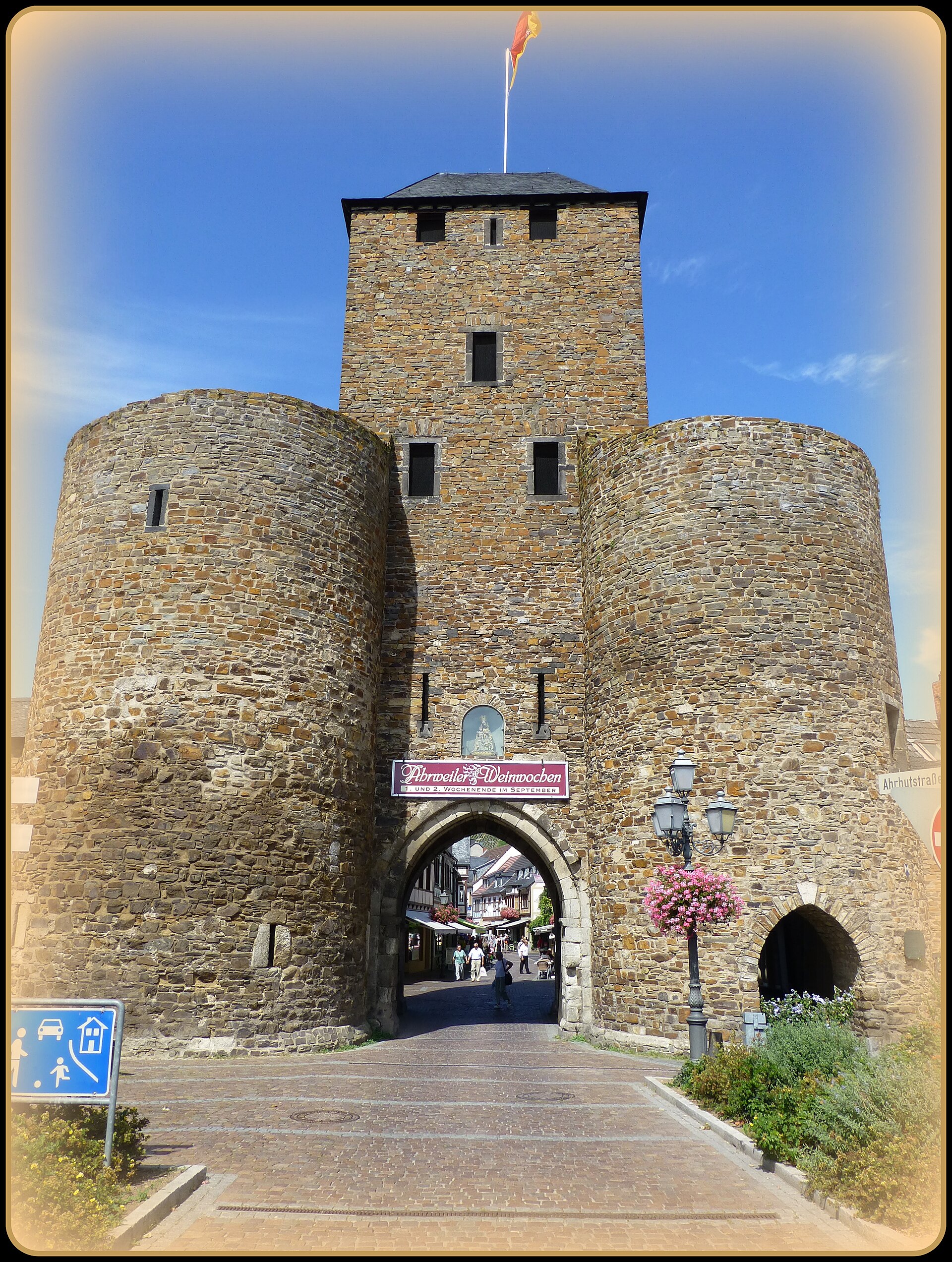 Das Ahrtor in der mittelalterlichen Stadtmauer von Ahrweiler