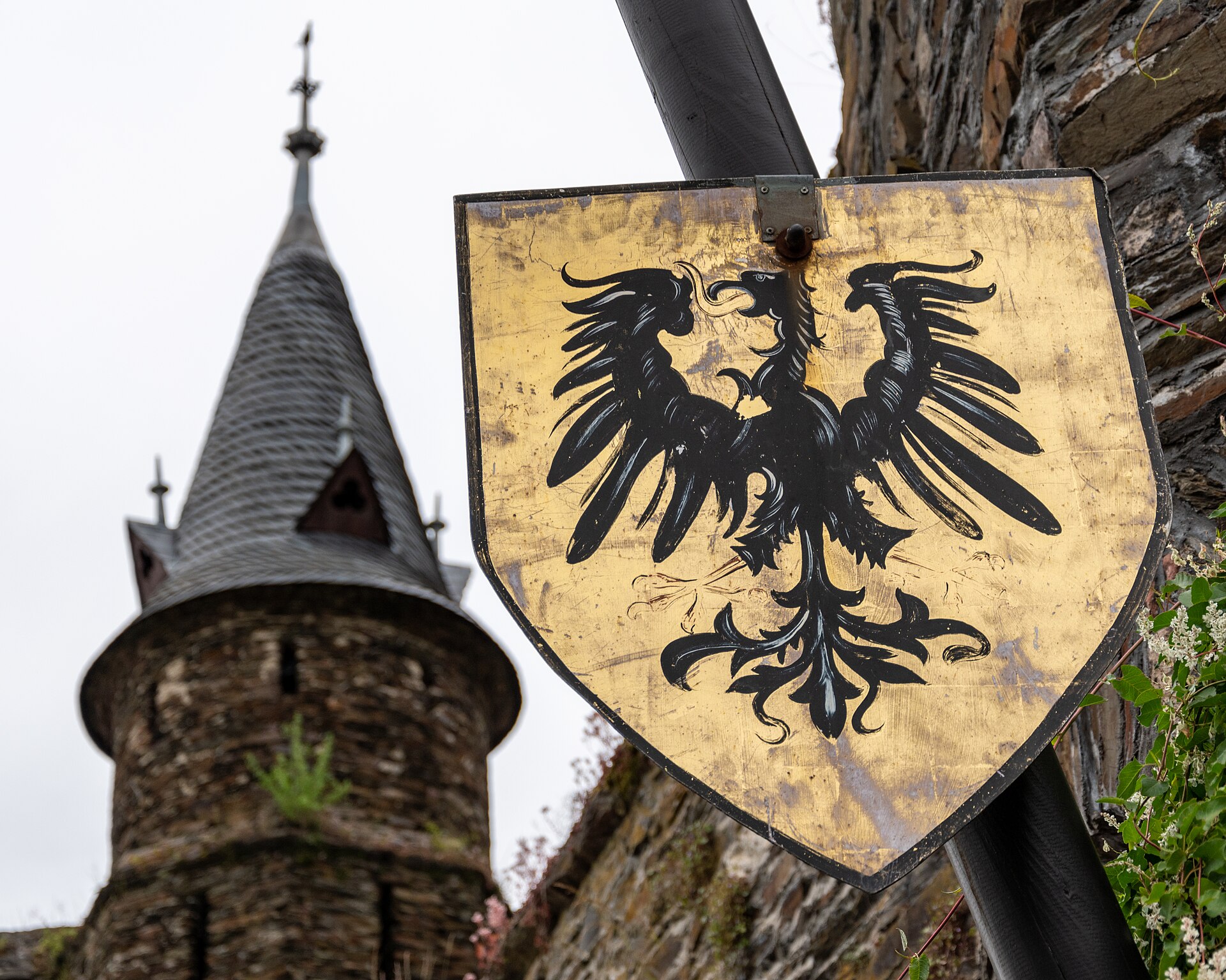 Die Reichsburg Cochem auf dem Bergsporn über der Stadt und der Mosel