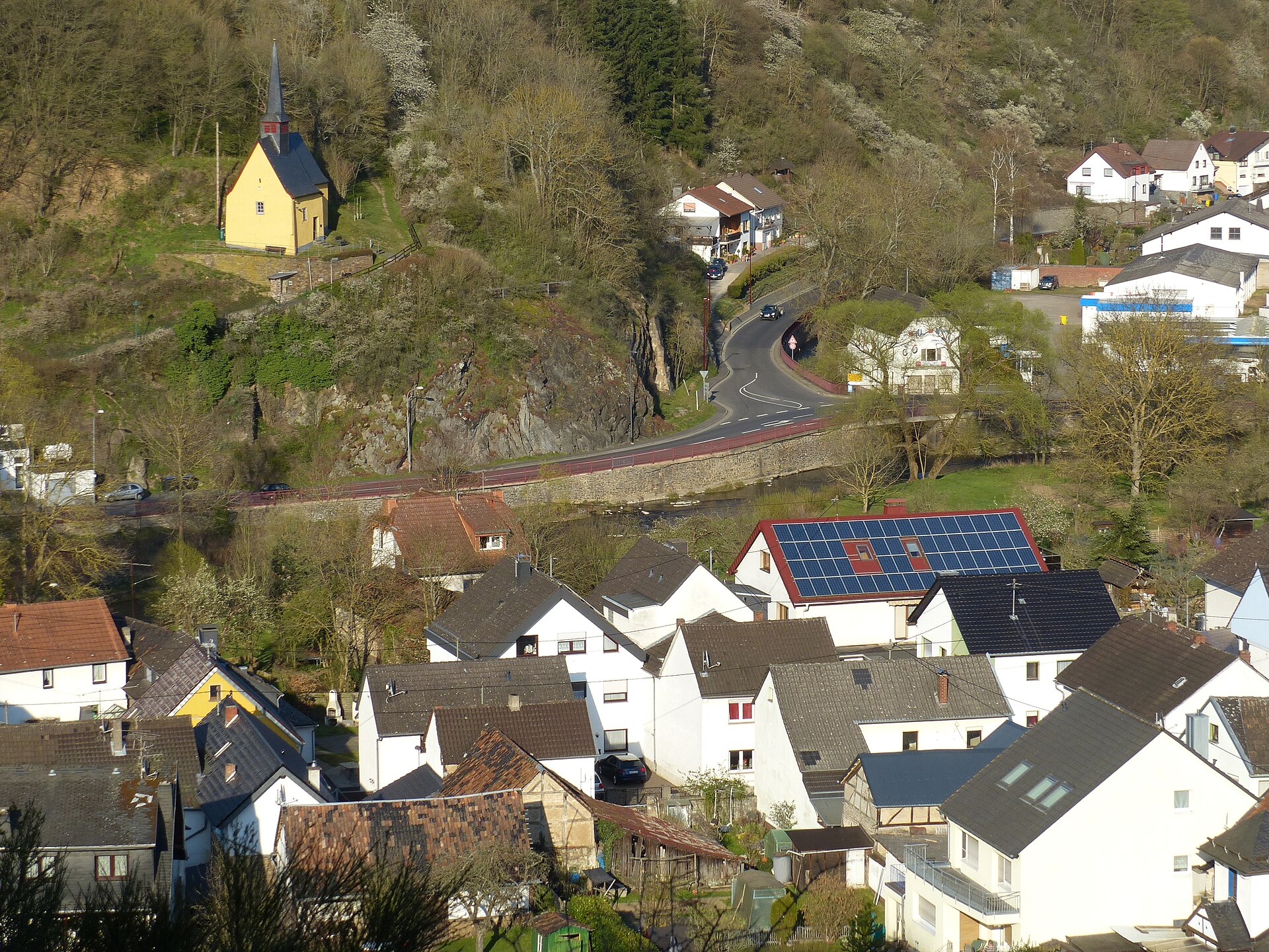 Blick ins Ahrtal im Bereich Ahrbrück