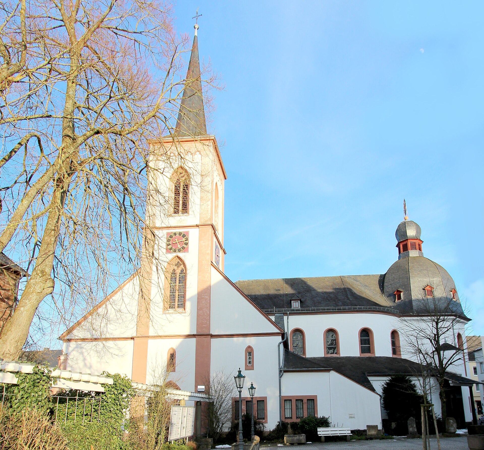 Die katholische Pfarrkirche Liebfrauen in Bitburg in der Südeifel