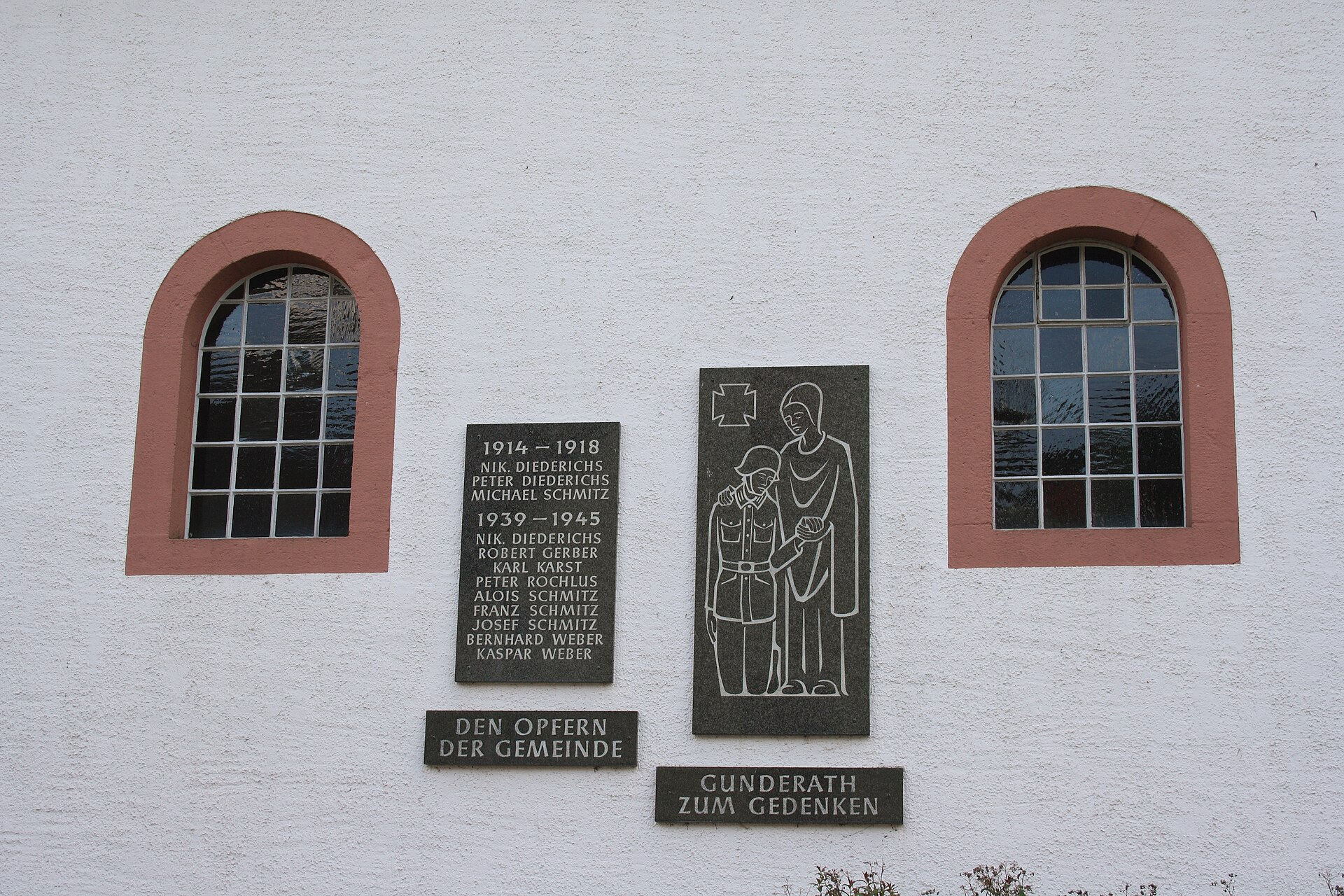 Die barocke Filialkirche St. Quirinus im Ortskern von Gunderath