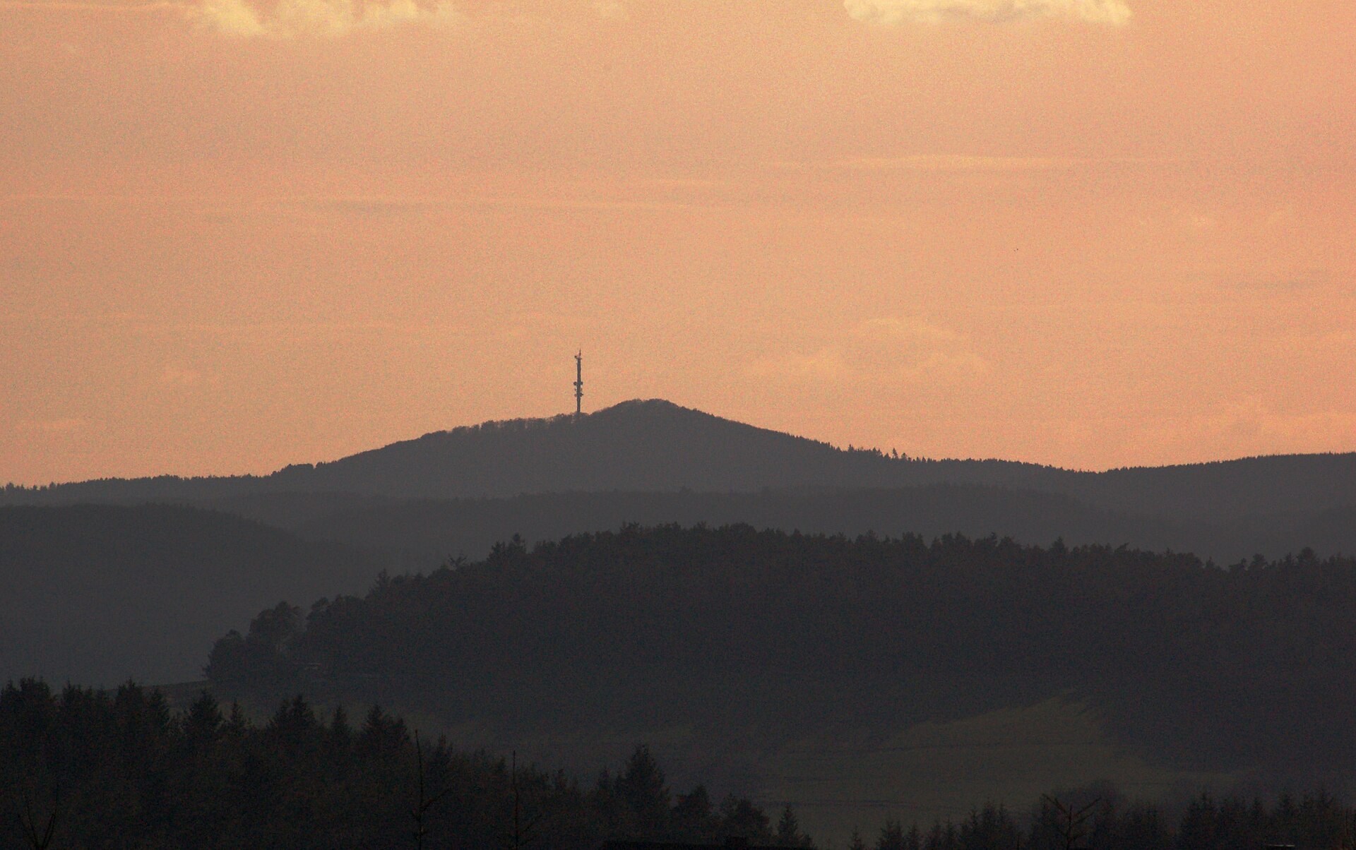 Der Hochkelberg im Sonnenuntergang, vom Gänsehals aus gesehen