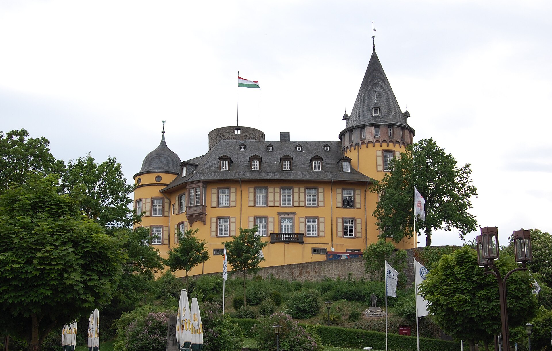 Die Genovevaburg in Mayen