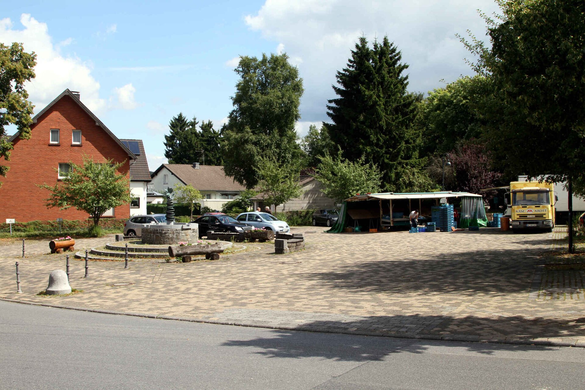 Der Marktplatz von Roetgen am Nordrand des Hohen Venns