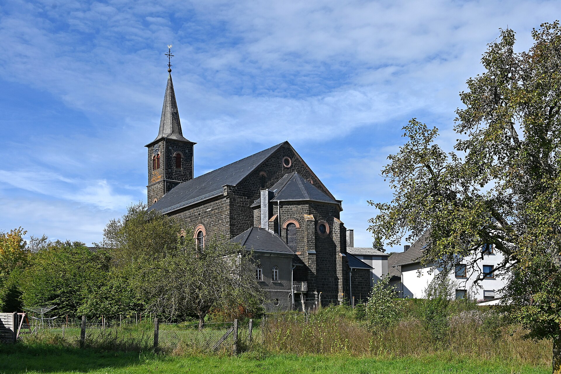Die Pfarrkirche St. Bartholomäus in Üdersdorf von Südosten