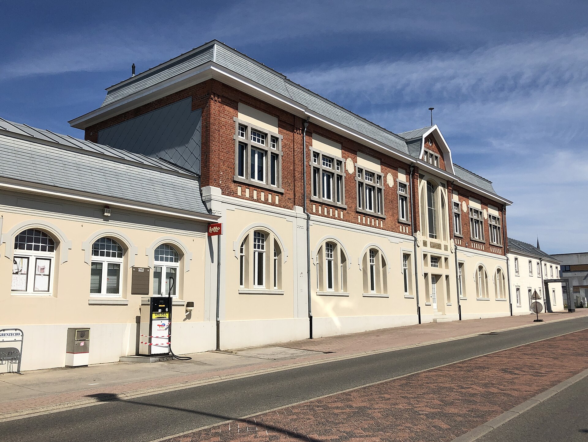 Das ehemalige Direktionsgebäude der Zinkgesellschaft Vieille Montagne an der Lütticher Straße in Kelmis, heute Museum.